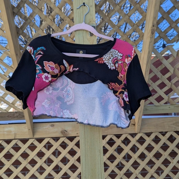 🌺🖤🌺 VELDÁ SHRUG 🌺🖤🌺 - Picture 7 of 8